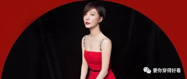 33岁王珞丹和23岁张慧雯同穿红裙，网友：看肤色就知道谁赢了