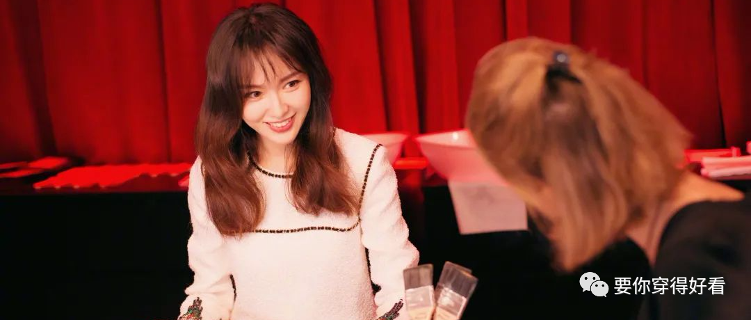 唐嫣腿是有多细，穿针织裙美回18岁，网友：嫁给爱情的样子