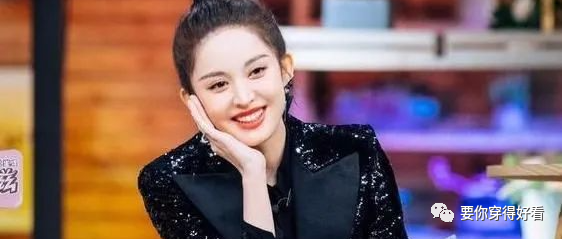 气质女神古力娜扎，黑色亮片西装，时尚又有范，怎么穿都好看