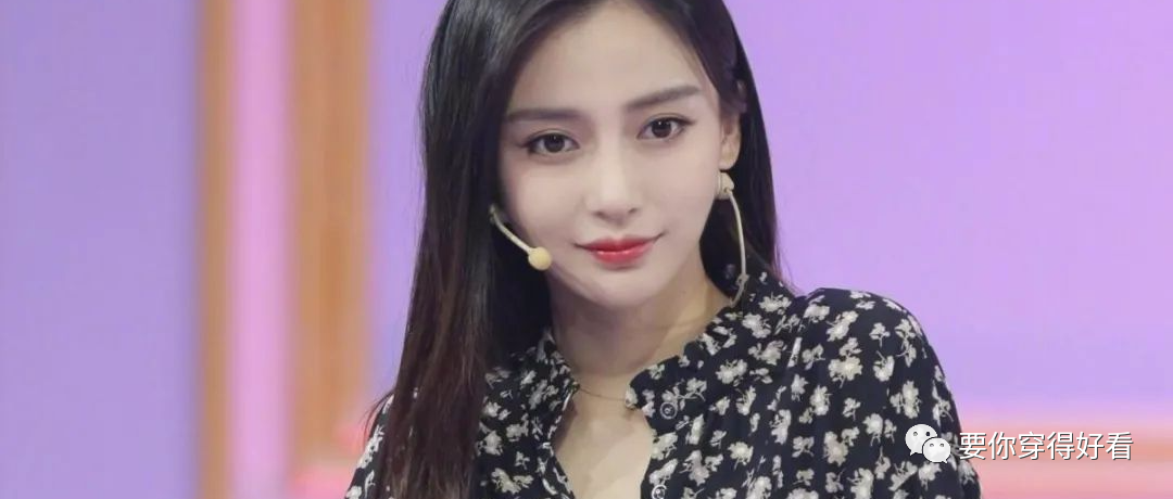 杨颖穿一袭长裙像孔雀开屏，扎起十分少女的丸子头，美出新高度