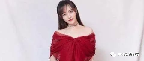 难怪罗晋不让唐嫣穿过膝长靴，看到她首次换上后，大长腿真的羡慕