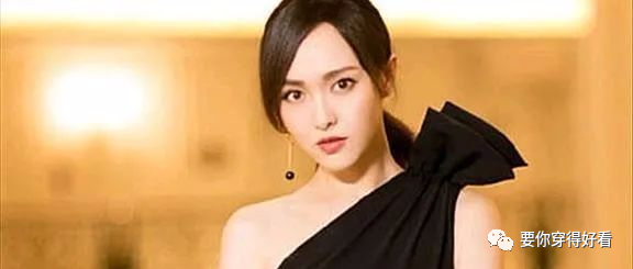 唐嫣一身玄色连体裤装，穿出"九头身"，美出新高度