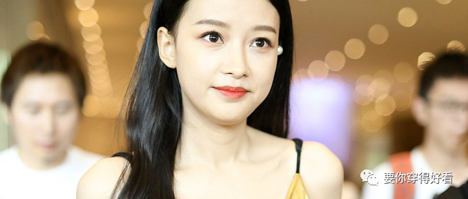 孙怡才是宝妈界的模范吧，看看穿礼服裙这身材，小姑娘自愧不如