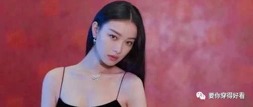 有种惊艳叫倪妮，身穿粉色羽毛长裙，弯腰一刹那哪个男生受得了？