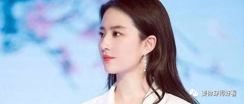 刘亦菲真的太敢穿！西装上挂满了钻石，这个时尚真的太贵了