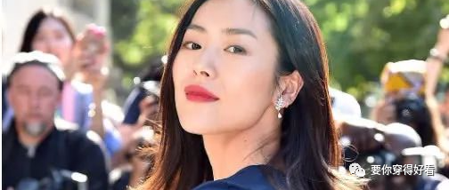 何穗撞脸刘雯？同样是模特，穿衣风格的差距怎就这么大呢？
