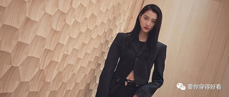 关晓彤撞衫沈梦辰，同穿西服套装，都是172大长腿身材谁更绝？