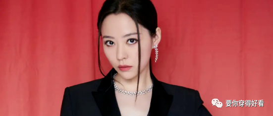 张靓颖一袭透视衬衫配黑色皮裙，大跳热舞美成焦点