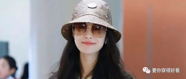 本以为穿天空裤的倪妮有芭比腿，谁料被生图出卖，至少粗一圈