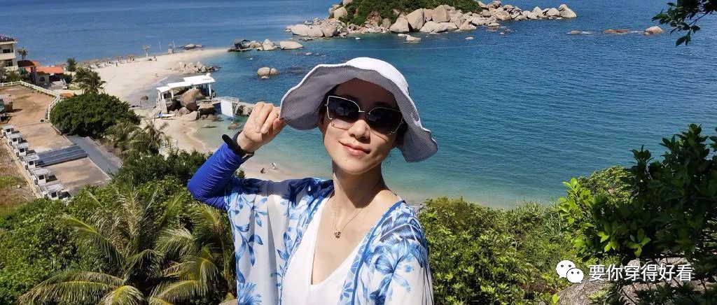 韩雪好接地气，穿印花防晒衣晒标准游客照，清新淡雅很低调