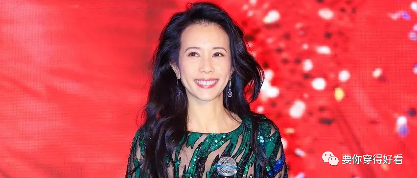 51岁的莫文蔚，竟然还能穿出小仙女的即视感，厉害了！