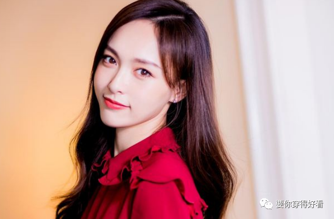 唐嫣自爆穿搭风，简约又清新，一种校园风的感觉