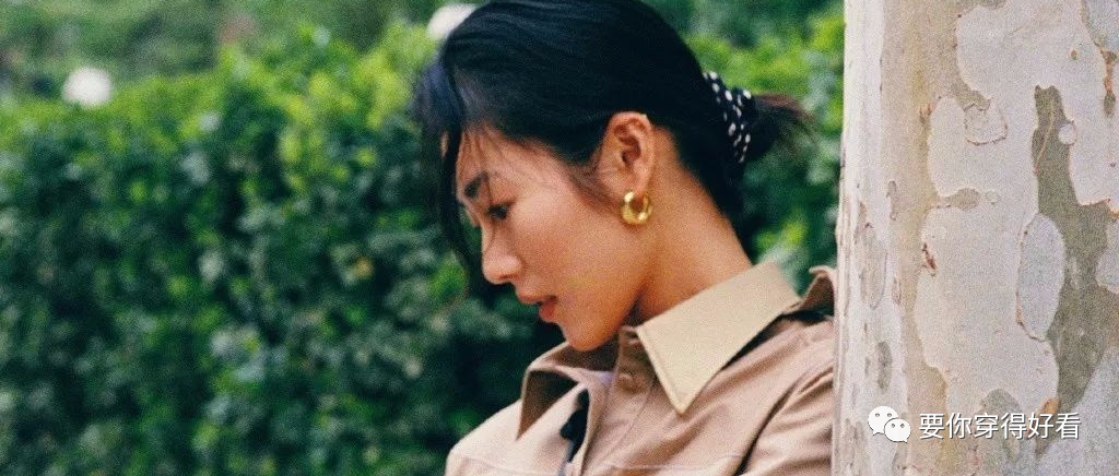 刘雯工装风套装街拍英姿飒爽，拍出好莱坞时尚特工大片的感觉