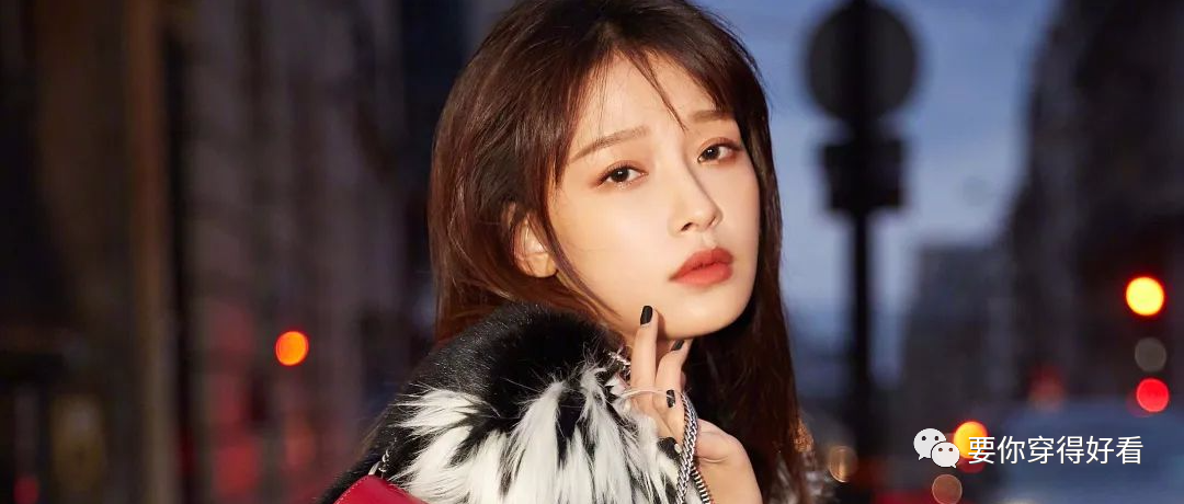 孙怡从贵妇到少女，只是一件皮草外套的距离，黑白配实力秀长腿