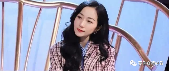 38岁的韩雪气质绝佳，西装搭配死亡芭比粉，照样穿出女王范儿