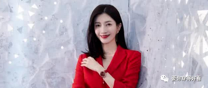 又被的腿吸引了？一身红色职业短款连衣裙，性感撩人的江疏影