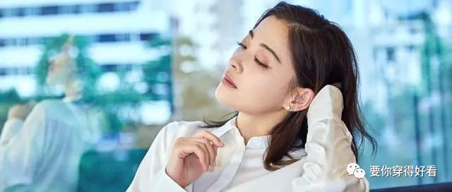 梅婷太会挑裙子了，明明是日常款白裙，却穿出了高定的效果