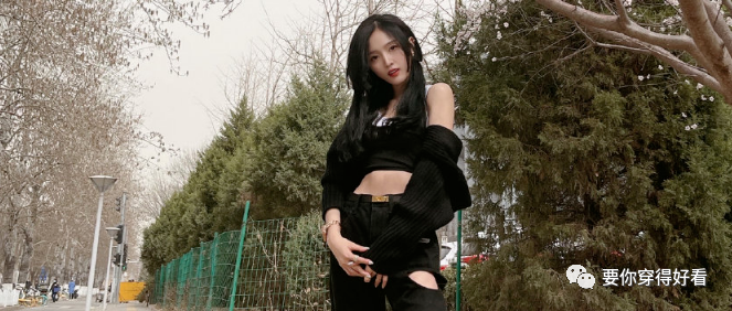 吴宣仪晒照秀新发型，剪“公主切”又甜又酷，看到破洞裤我傻眼了