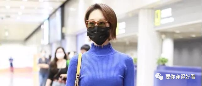 蓝盈莹做旧短针织衫，个性穿搭窈窕身材超迷人