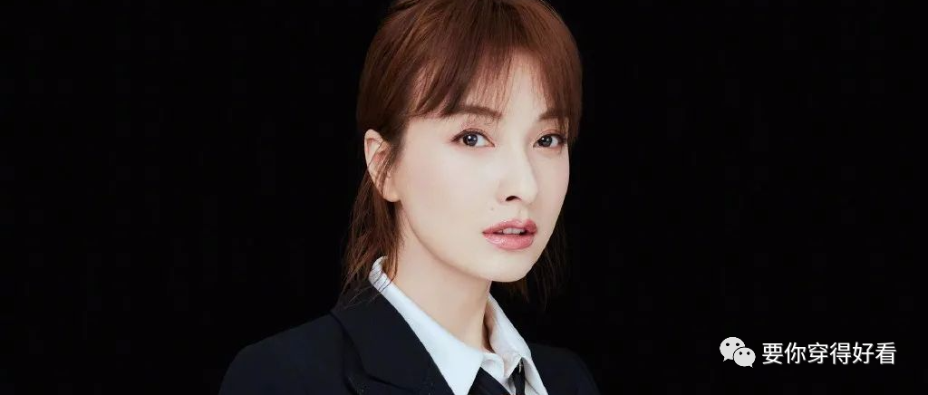 吴昕穿西装打领带好有范，凌厉眼神变身职场御姐，气场十足