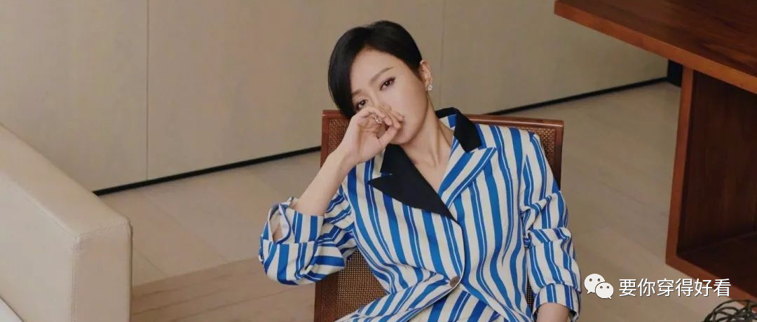 从"心机女"到"白月光"，秦岚穿搭时而温柔时而霸气，女人味十足