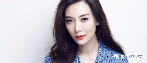 43岁陈数太会穿，纤腰细腿尽展曲线韵味，网友：美得无法抵挡