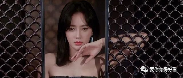 秦岚笑起来太美了，穿卫衣毫无违和感，真不敢相信她已经41岁了