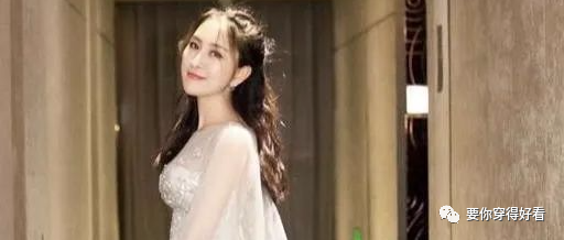 马苏太敢穿，镂空透视裙展现凹凸曲线，尽显女神范