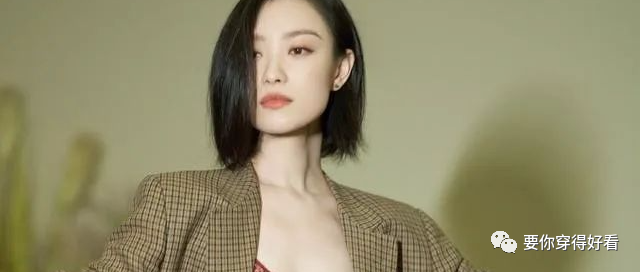 倪妮暗红色的格纹大衣，衬出御姐的气质！气场堪比超模