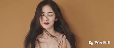 杨幂和何穗撞衫，同穿黄色连衣裙差距太明显，果然身高是硬伤