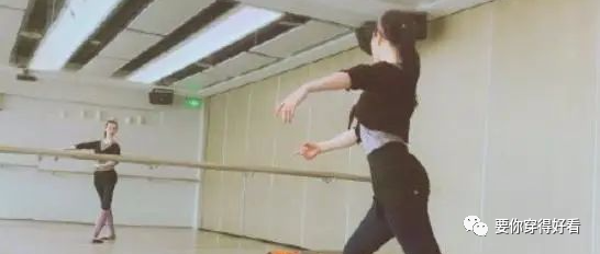 刘亦菲素颜健身，紧身裤凸显腿又细又长，以前粗腿照都是假象？