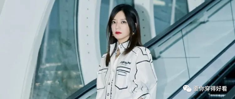 48岁袁咏仪撞衫44岁赵薇，究竟是什么漫画衫，让明星争相追捧？