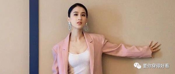 黄圣依穿粉色套装拍写真，身材如同妙龄少女，保养技巧一流啊