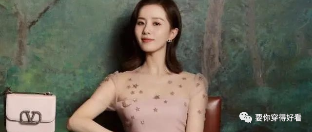 刘诗诗为香奈儿拍摄，轻松T恤搭休闲牛仔，辣妈重回少女感