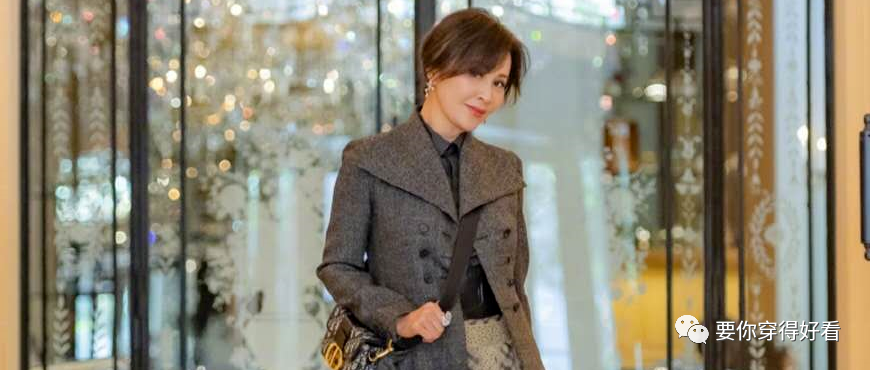 最近火了一种穿法叫“上身干练，下身梦幻”，全智贤刘嘉玲都上头