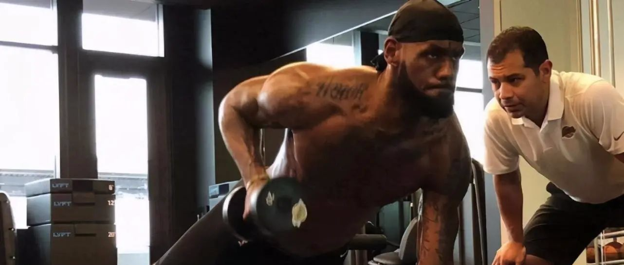 詹姆斯打拳击有多强？世界拳王表示：他具备成为拳王的所有条件