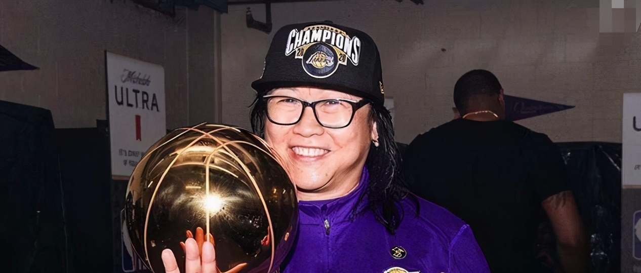 湖人女队医出名了，手握6枚总冠军戒指，效力湖人20多年