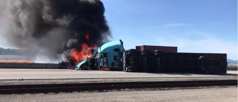 恐怖! 大温两大卡车惨烈相撞 爆炸起火 37岁亚裔司机被活活烧死!