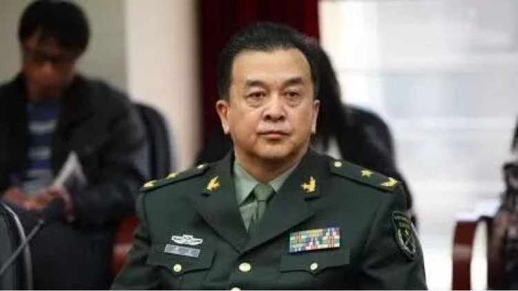 黄宏因女人与赵本山闹翻,近照苍老, 被免职后走路需扶!