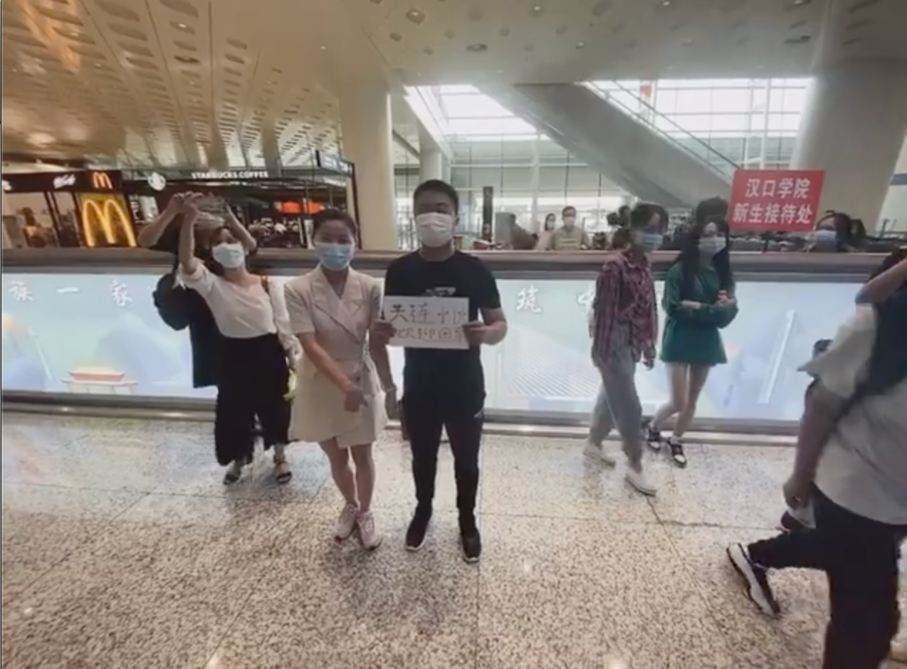 蒋文强|【感动】大连小伙重回武汉！他哭着哭着就笑了……