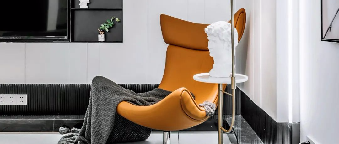 77㎡小户型简约风，黑白配的设计格调，布置上现代精致的装饰与小饰品，营造出一种文艺清新的居住氛围