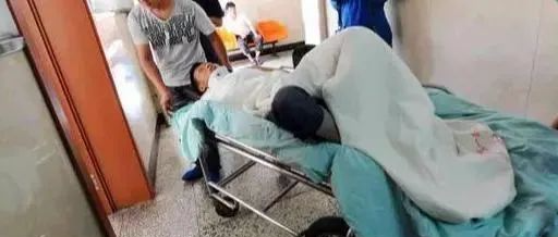 47岁男子，查出肝癌，身体出现1臭、2黄、3红，去查一下肝