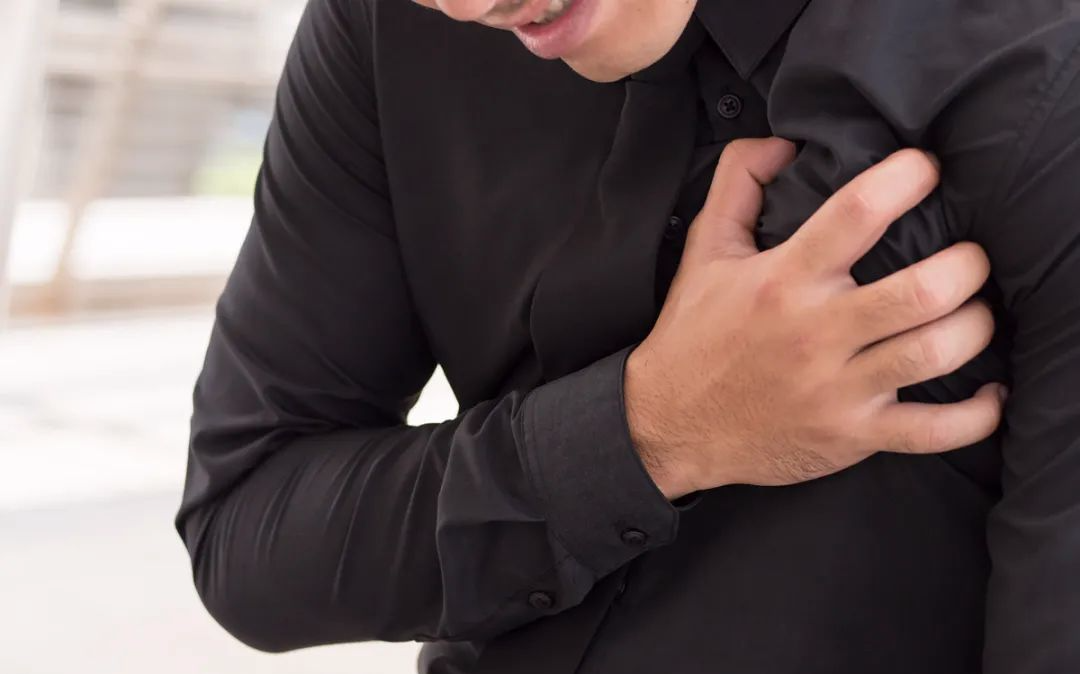 25岁男子心梗离世，不抽烟不喝酒，医生：这事太频繁，心脏受不了