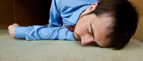 40岁男子血液粘稠如胶，半夜脑梗离世！竟是长期吃这些食物惹的祸