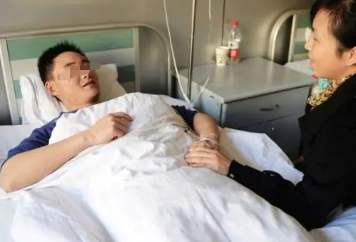 20岁大一学生，滴酒不沾却患肾衰竭，医生：一件事害的！