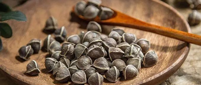 便秘臭在肠道里？老祖宗有一方，早晨水里撒两粒，10人9个不复发