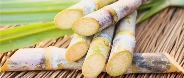 胃酸,烧心，土豆和甘蔗每天一杯就可以治胃酸，百试百灵