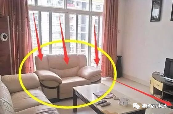 家里的沙发不要这样摆饰，有钱人从来不这样做，因为会越住越穷！