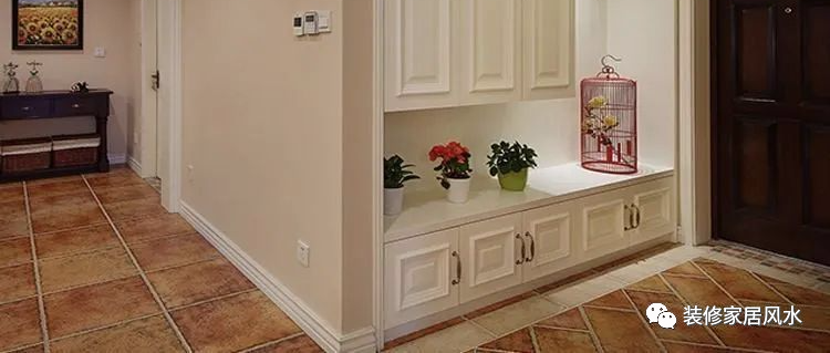 家里鞋柜万万不要这样摆放，相当于把财运赶走，难怪你家越住越穷