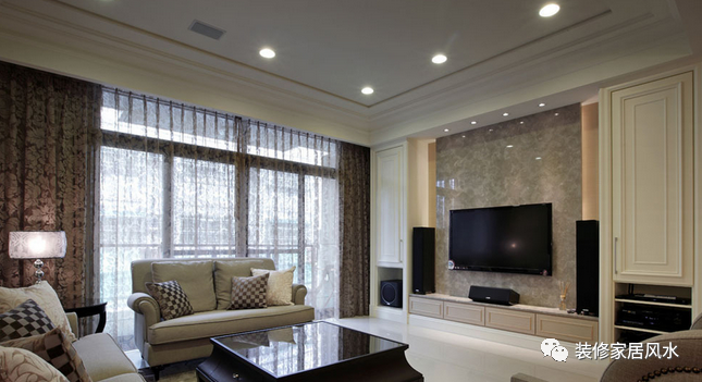 70岁风水大师：客厅沙发不能随意摆，摆错易招霉运